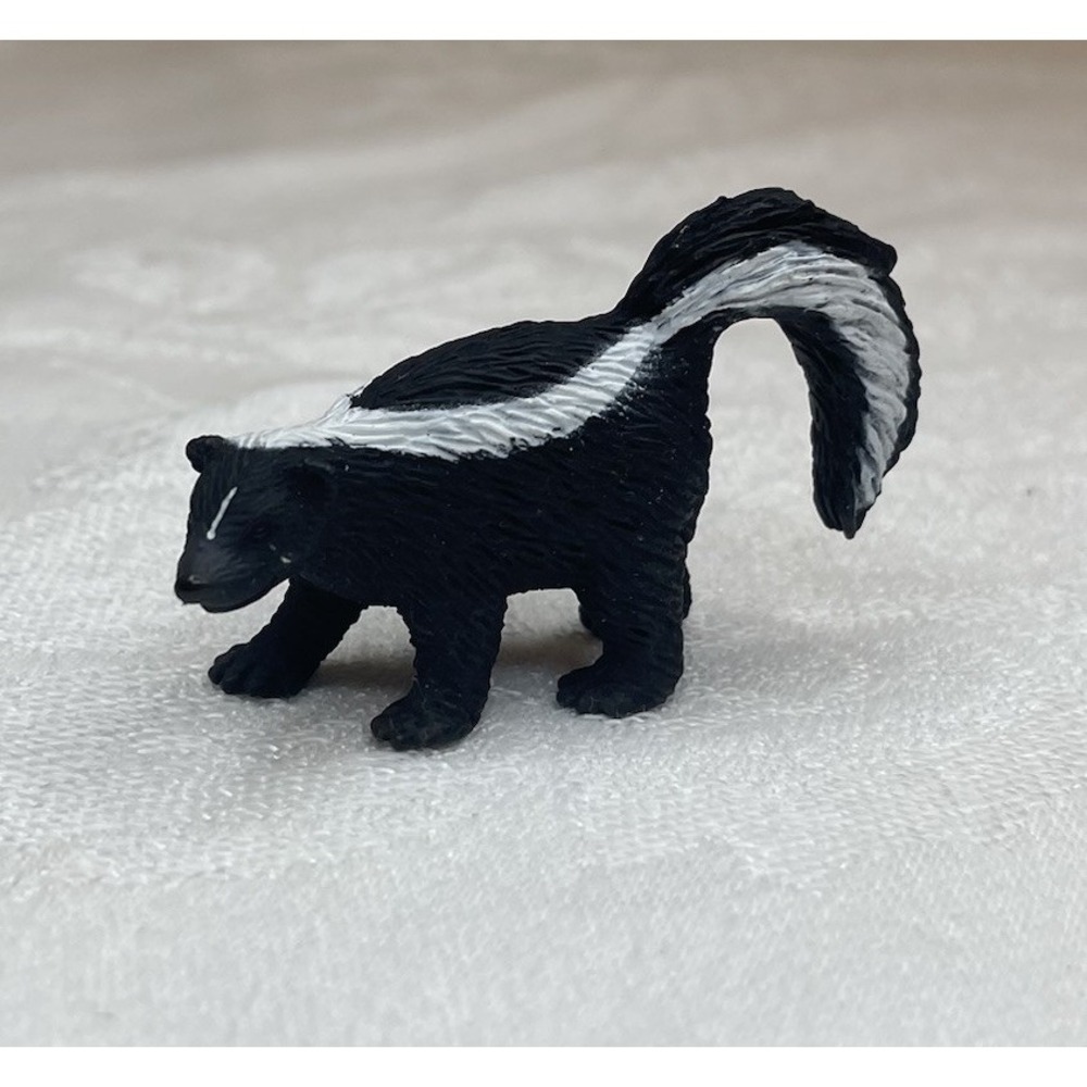 Schleich SKUNK Figure American Wildlife Animal Figurine 14672 Retired 2011 Toy